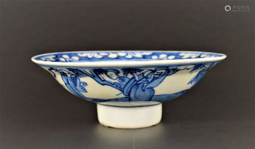 A BLUE AND WHITE BOWL