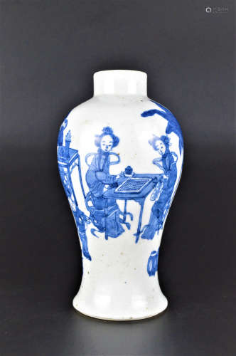A BLUE AND WHITE BALUSTER VASE