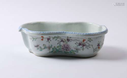 A FAMILLE ROSE NARCISSUS BOWL REPUBLIC PERIOD