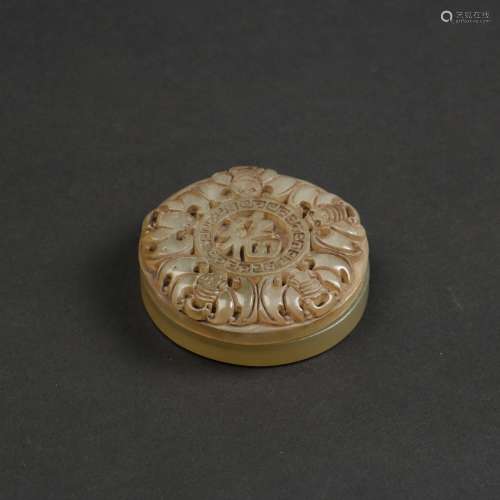 A RETICULATED JADE SEAL PASTE BOX