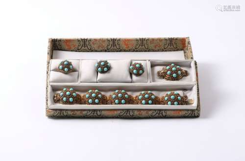 A SET OF TURQUOISE INLAID SILVER JEWELLERY