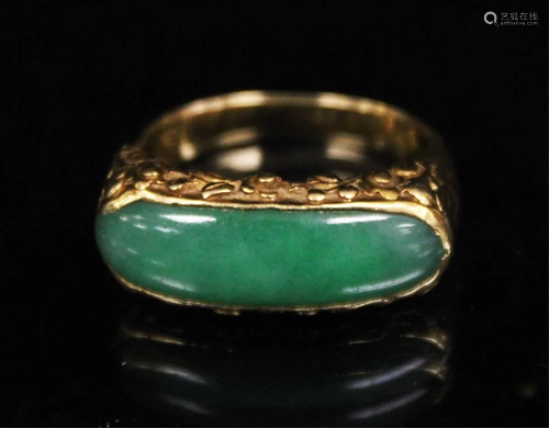 CHINESE 22 KT JADE SADDLE RING