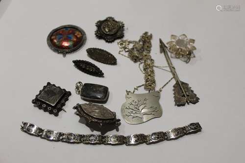 Box of various hallmarked silver, white metal and other brooches etc