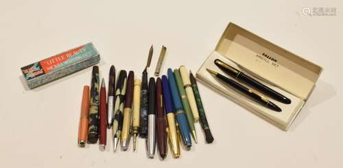 Box collection of vintage fountain pens, propelling pencils etc