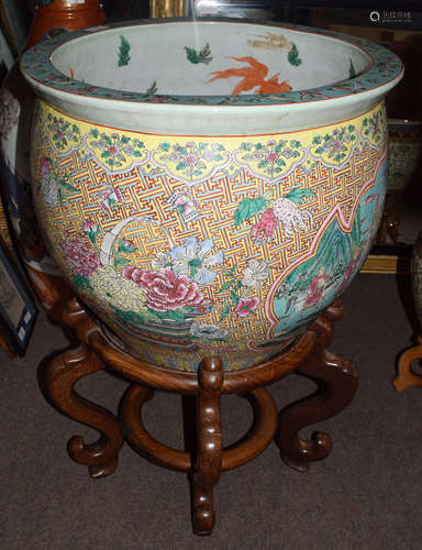 Massive Chinese porcelain fish tank, the exterior with polychrome decoration of Chinese landscapes