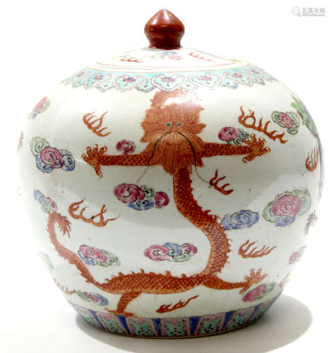 Chinese jar and cover, the jar with polychrome decoration of dragons chasing the flaming pearl, 20cm