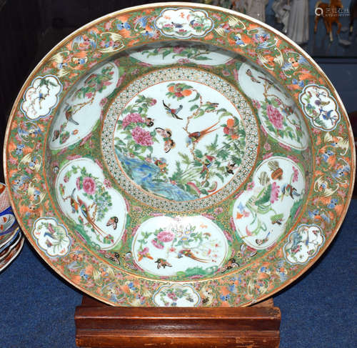 Superb late 18th/early 19th century Cantonese porcelain bowl, the famille vert ground decorated in a