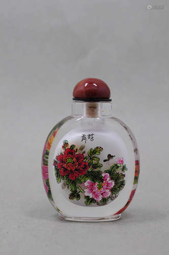 AN INSIDE-PAINTED GLASS SNUFF BOTTLE