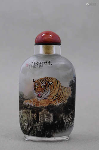 AN INSIDE-PAINTED GLASS SNUFF BOTTLE