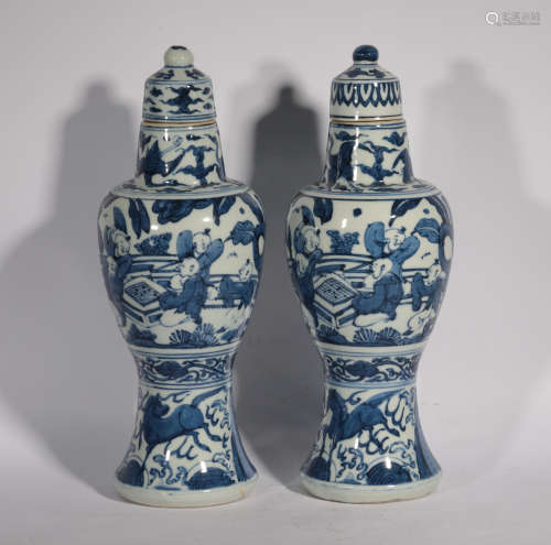 PAIR A BLUE AND WHITE MEIPING WANLI PERIOD