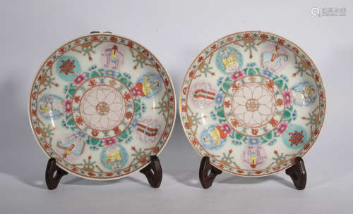 PAIR FAMILLE ROSE PLATE QIANLONG PERIOD