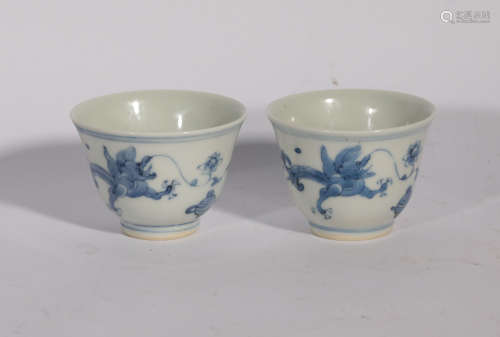 PAIR BLUE AND WHITE CUPS KANGXI PERIDO