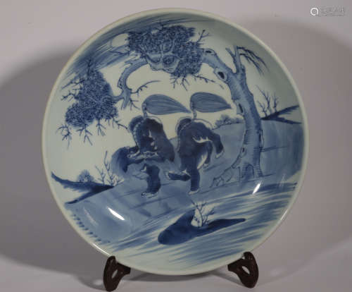 A BLUE AND WHITE PLATE QIANLONG PERIOD