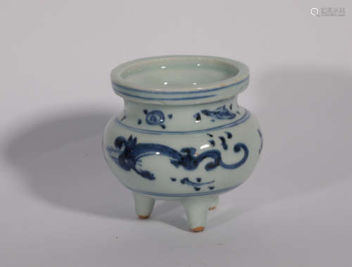 A BLUE AND WHITE TRIPOD CENSER MING DYNASTY