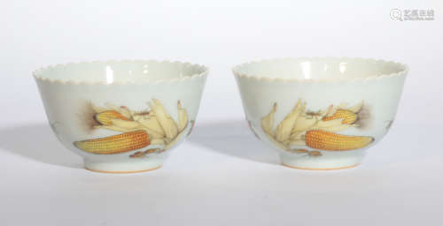 PAIR FAMILLE ROSE BOWL YONGZHENG PERIOD