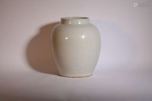 A WHITE GLAZED JAR JIAJING PERIOD