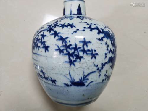 A BLUE AND WHITE BOTTLE VASE WANLI PERIOD