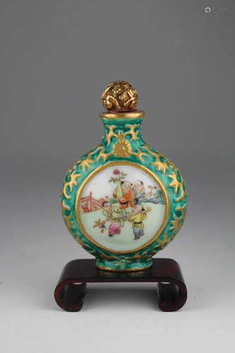 Qing, Gilt Famille Rose Chinese Snuff Bottle