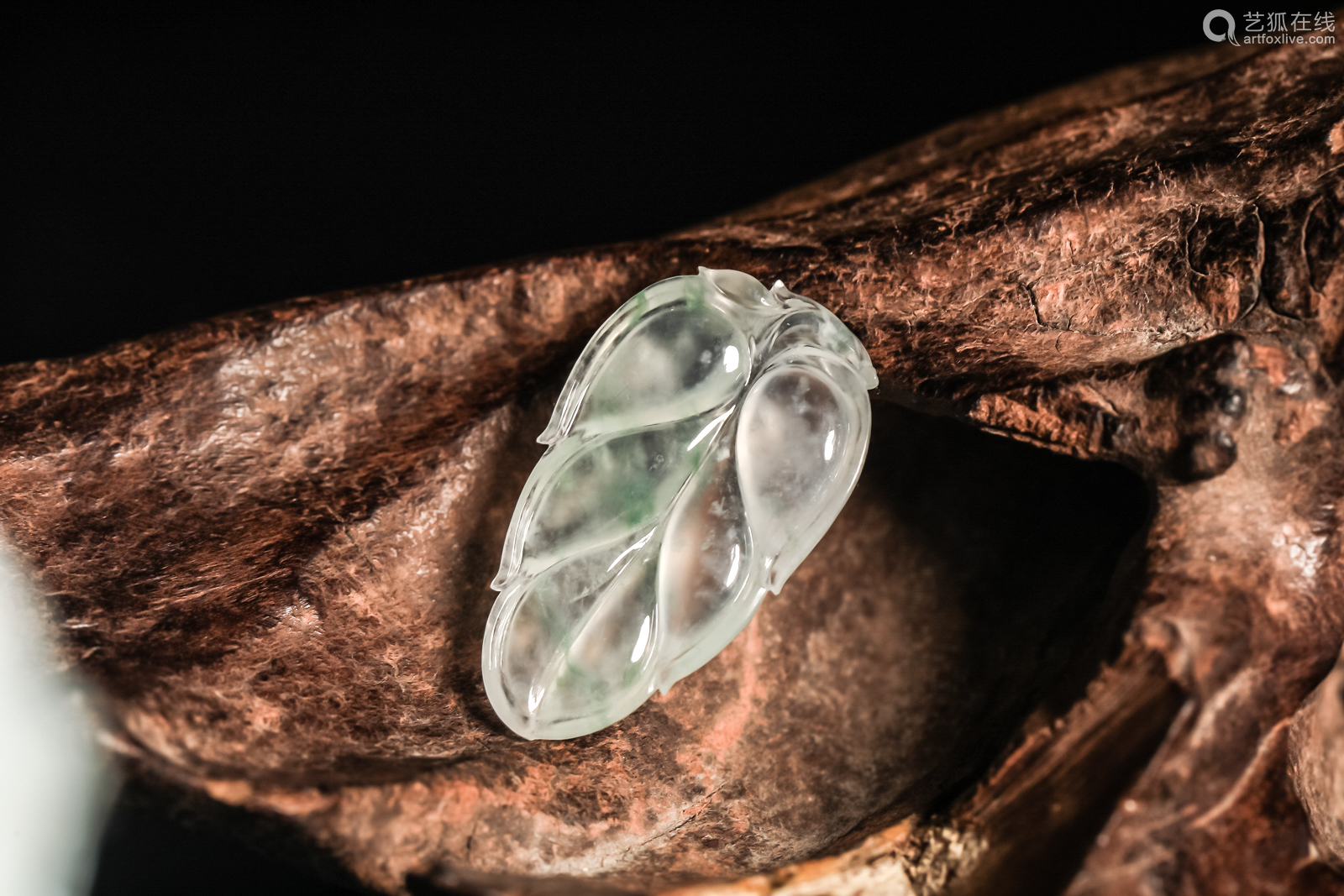 天然高冰种飘绿翡翠树叶吊坠