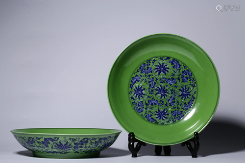 A PAIR OF CHINESE GREEN GLAZED BLUE AN…