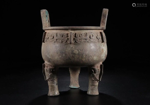 A CHINESE ARCHAIC BRONZE VESSE…