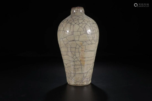 A CHINESE GE TYPE GLAZED VASE, SONG DY…