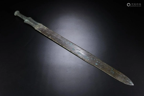 A CHINESE ARCHAIC BRONZE SWOR…