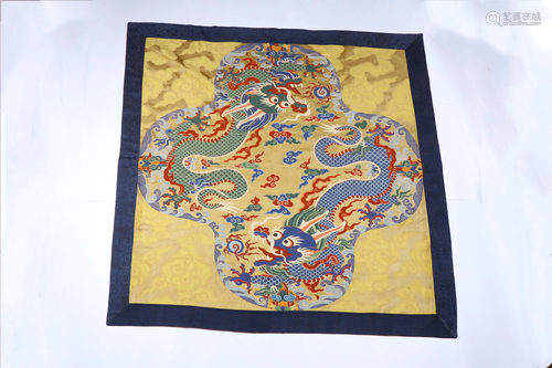 A CHINESE SILK PAINTING SCROLL, QING…