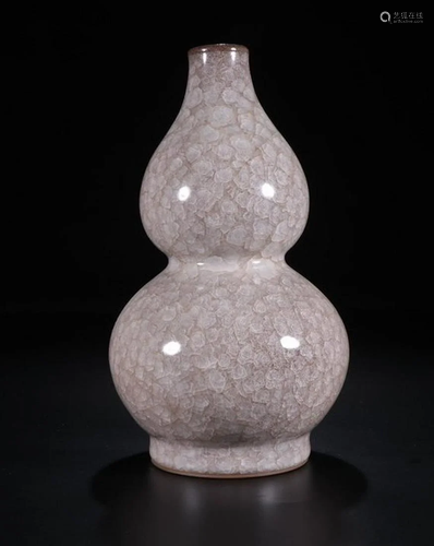 A CHINESE GE TYPE GLAZED VASE, SONG DY…