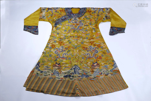 A CHINESE SILK IMPERIAL CLOTH,QING D…