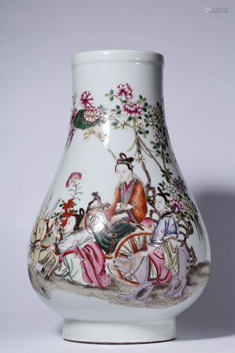 A CHINESE FAMILLE ROSE VASE, QING DYNA…