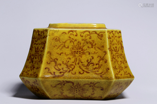 A CHINESE YELLOW GLAZED VASE WITH MAR…