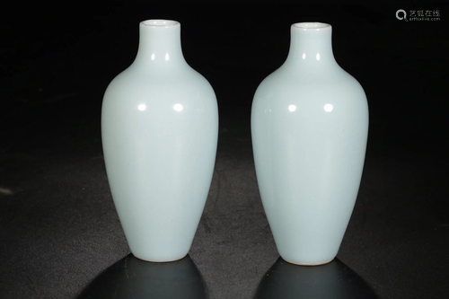 A PAIR OF CHINESE BLUE GLAZED VASE, QIN…