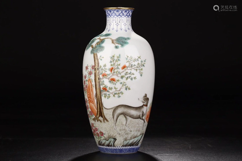 A CHINESE GILT FAMILLE ROSE VASE, QIN…