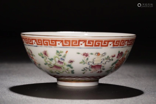 A CHINESE GILT FAMILLE ROSE BOWL, QI…