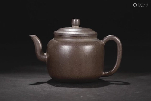 A CHINESE YIXING GLAZED TEA POT WITH M…