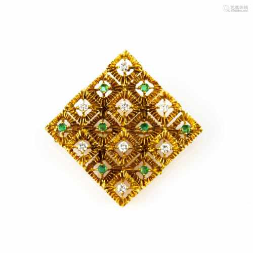 Brooch750 yellow gold, set with 8 diamonds, total approx. 0.32 ct, I-J, vs-si, with 8 emeralds, 28
