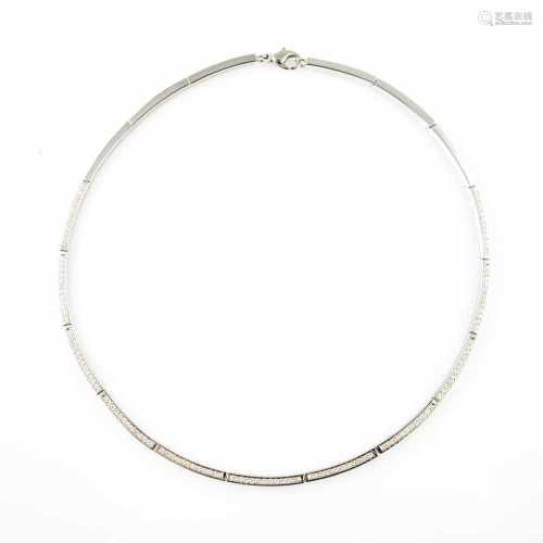 Necklace750 white gold, set with 132 brilliant-cut diamonds, total approx. 1.98 ct, H-I, mainly