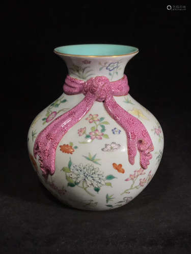 Chinese Qing Dynasty Qianlong Period Famille Rose Porcelain Vessel
