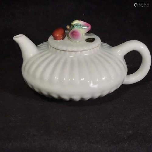 Chinese Green Glaze Porcelain Pot