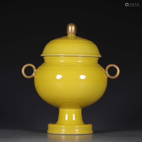 Chinese Qing Dynasty Qianlong Period Yellow Glazed Vessel