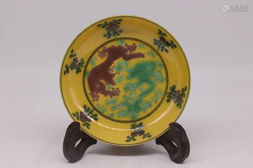 A Chinese San-Cai Glazed Porcelain Plate