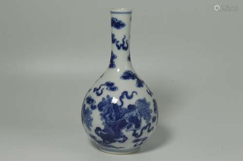 A Chinese Blue and White Porcelain Vase