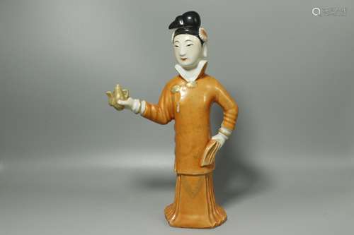 A Chinese Famille-Rose Porcelain Wine Pot