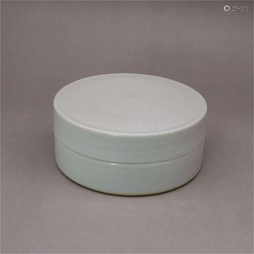 A Chinese White Glazed Porcelain Ink-Pad Box with Cover