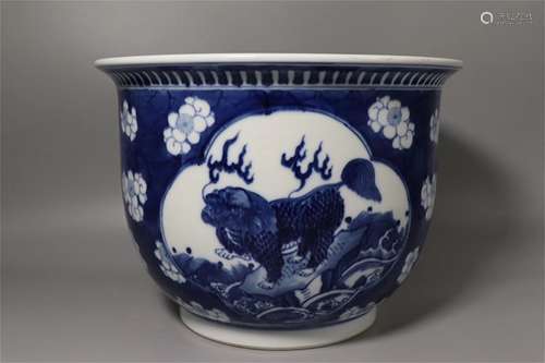 A Chinese Blue and White Porcelain Flower Pot