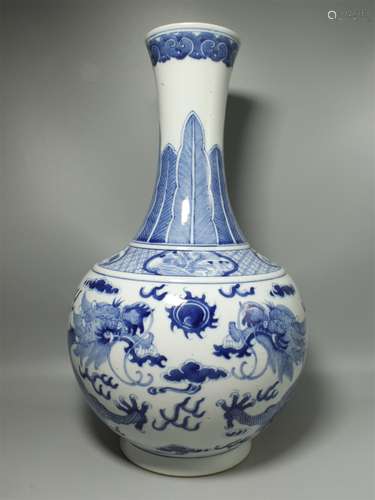 A Chinese Blue and White Porcelain Vase