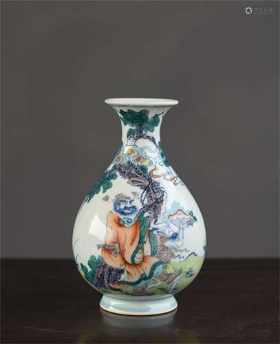 A Chinese Dou-Cai Glazed Porcelain Vase