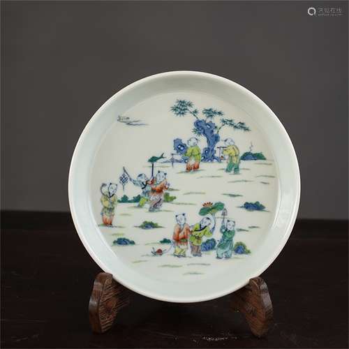 A Chinese Dou-Cai Glazed Porcelain Plate