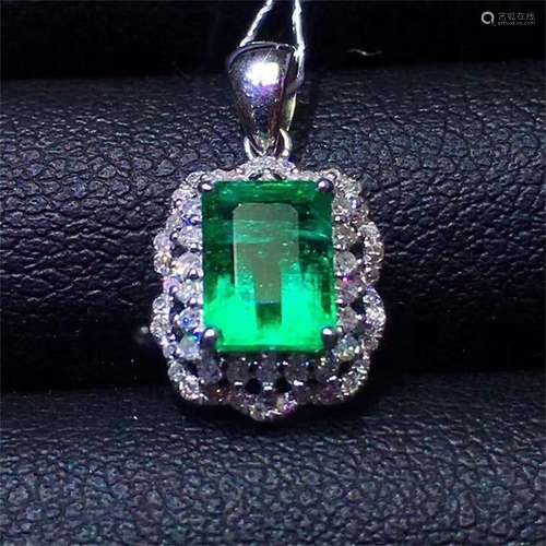 A Chinese Carved Emerald Pendant(W/O Chain)